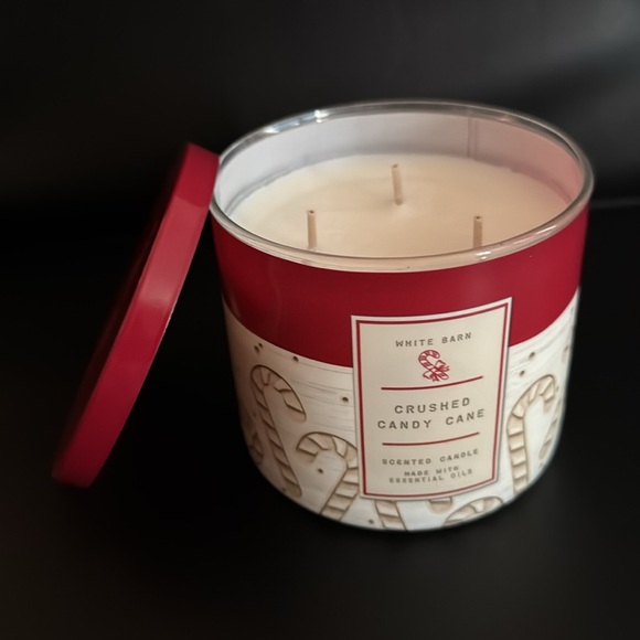 NEW: CRUSHED CANDY CANE - Winter Bath & Body Works Candle Holiday Peppermint - Picture 2 of 10